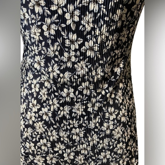 Connected Apparel Crepe Dress - Picture 6 of 11